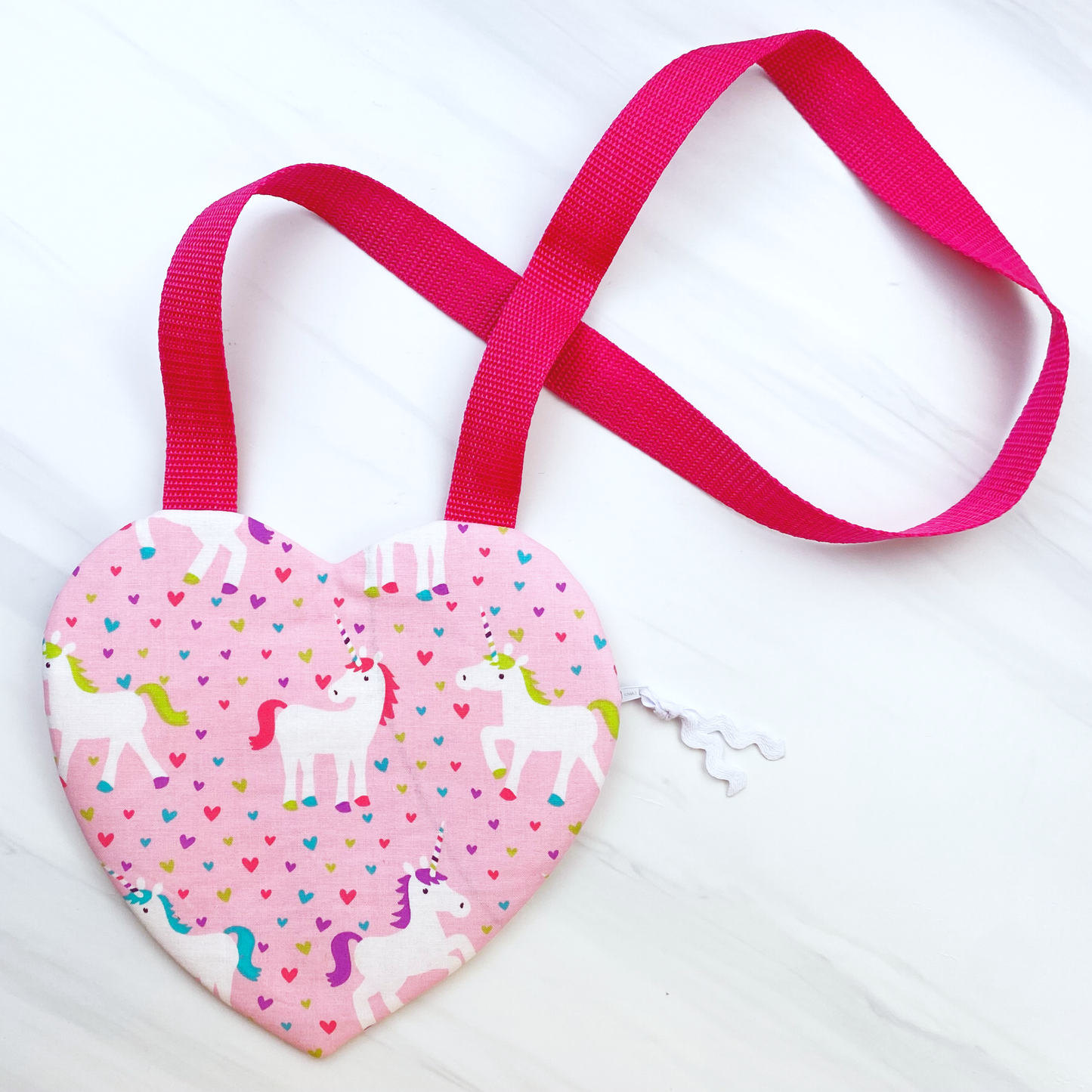 How to sew an easy beginners heart shaped purse or zipper pouch for toddlers girls Valentineās Day sewing projects by aloha sewing company