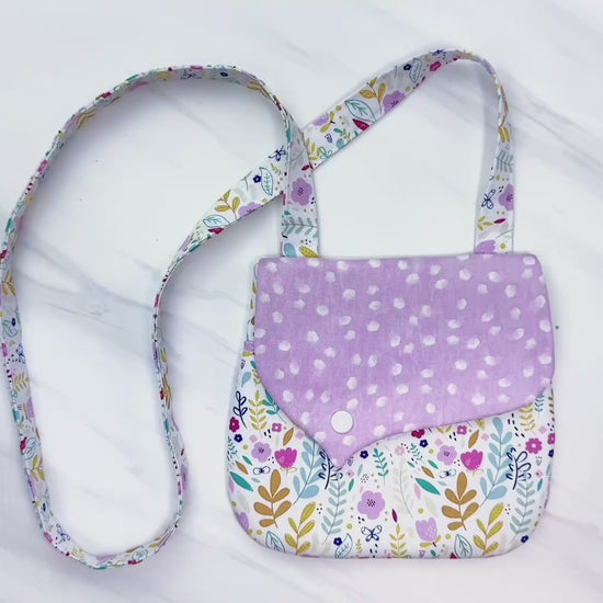 Free printable card wallet sewing pattern with easy video tutorial for beginners – perfect for kids or women, made using scrap fabric.