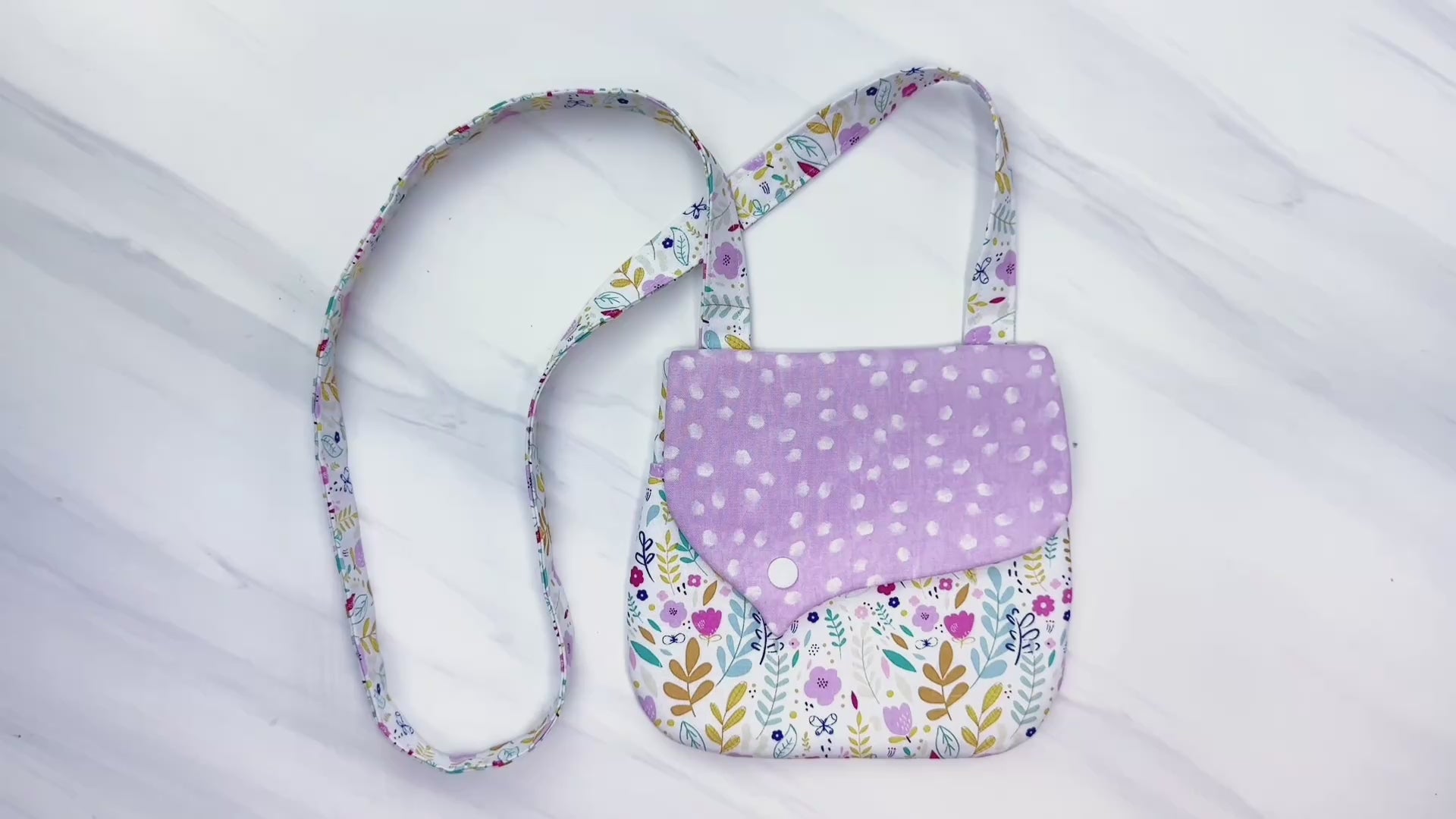 Free printable card wallet sewing pattern with easy video tutorial for beginners – perfect for kids or women, made using scrap fabric.